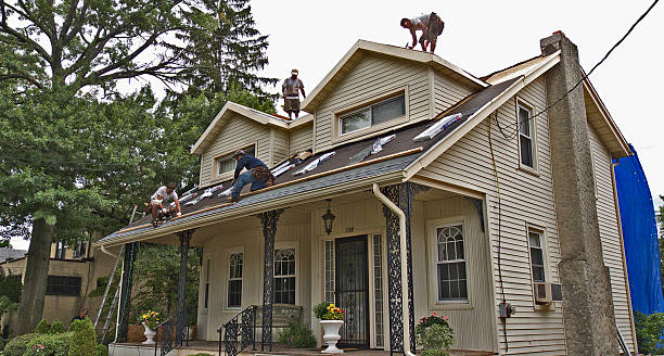Best Local Roofing Companies  in Montezuma, IA